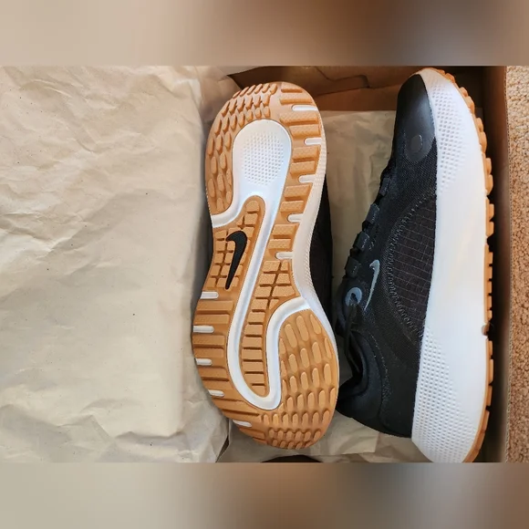 NEW Nike React Escape Run womens running shoes size 7 black white gum - Picture 7 of 9